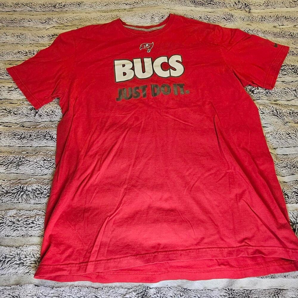 Nike Men's Red T-shirt